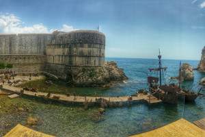 电竞明星跨界直播带货,网友:这是在玩跨界还是玩心跳!